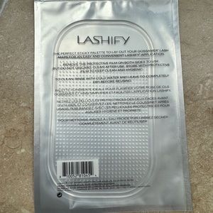 Lashify spoolies and lash pad